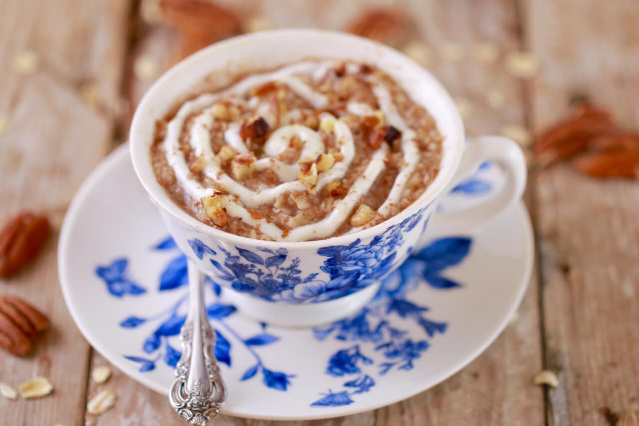 Cinnamon Roll Oatmeal in a Mug