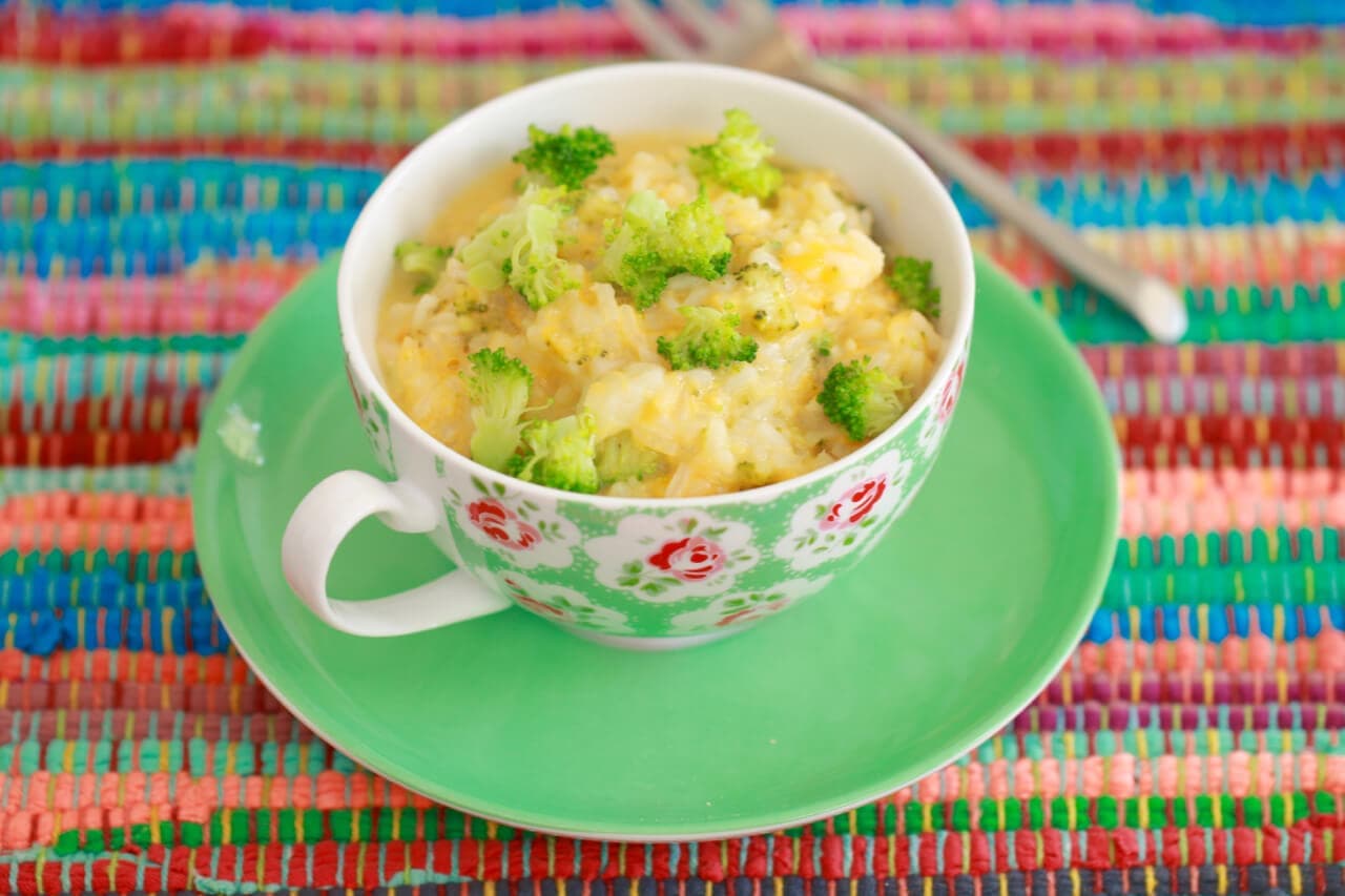 Microwave Broccoli and Cheese Rice Bowl in a Mug