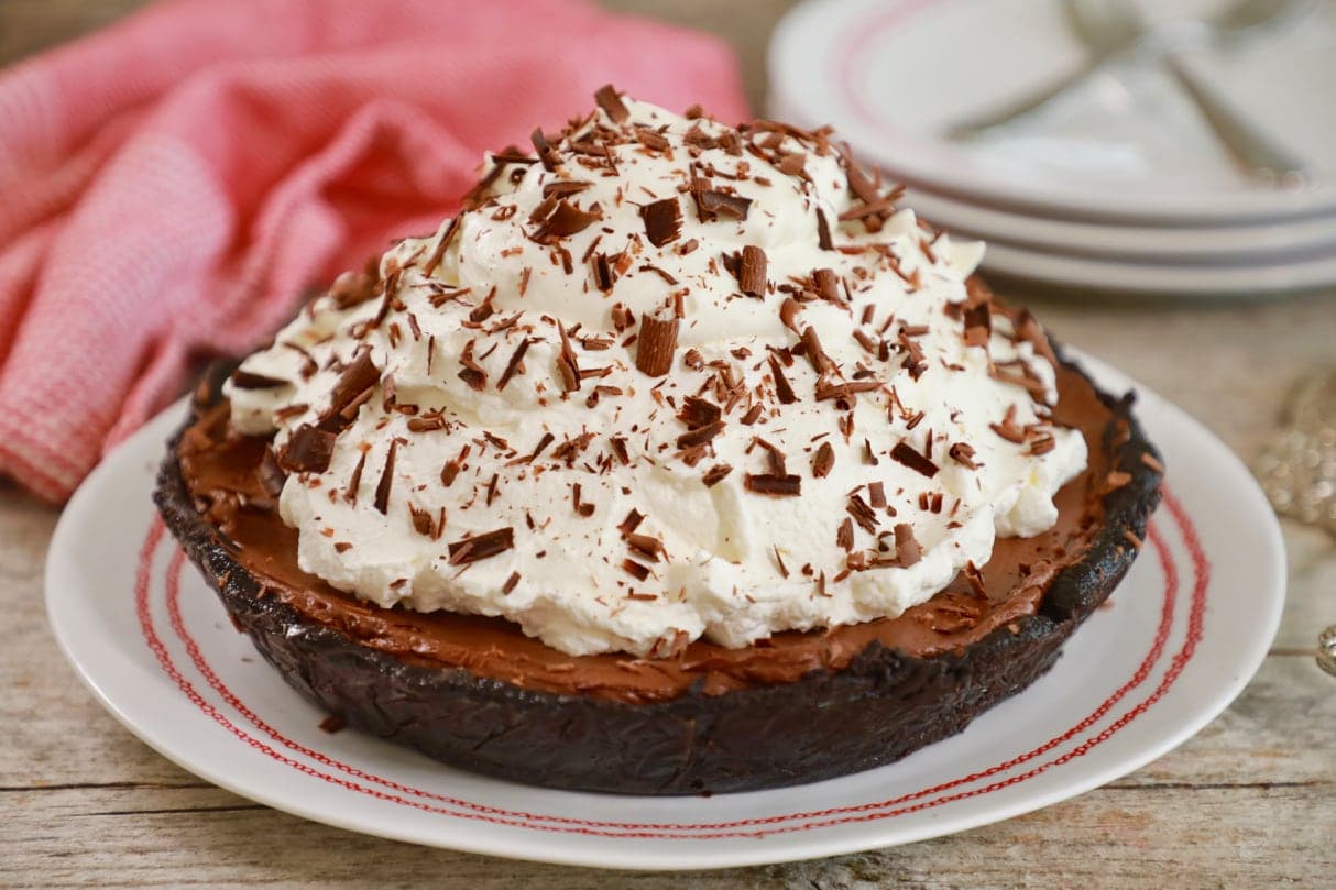 No Bake Chocolate Pie With Only 5 Ingredients