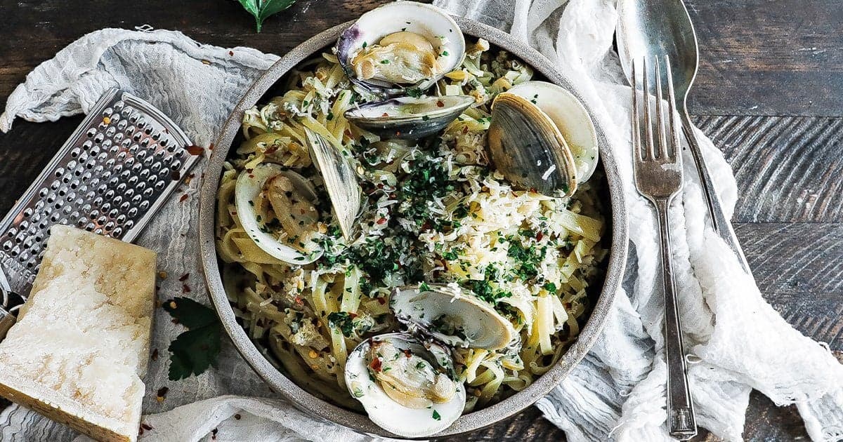 Linguine with Clam Sauce Recipe (Pasta Alle Vongole)