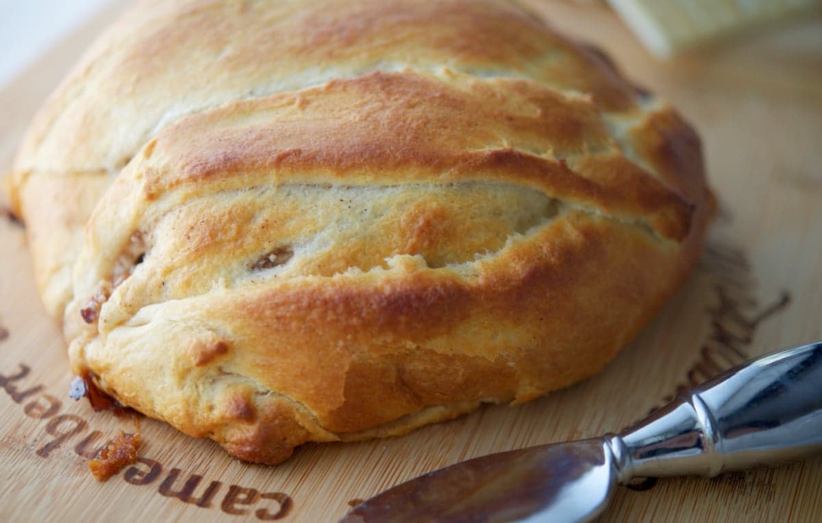 Brie en Croute with Apples and Pecans