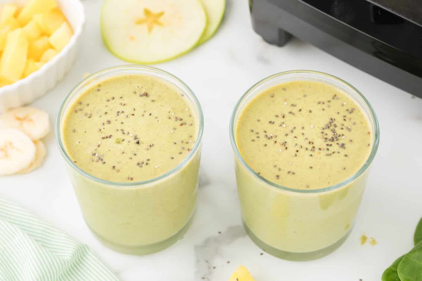 Banana Spinach Apple Smoothie Recipe (With Yogurt)