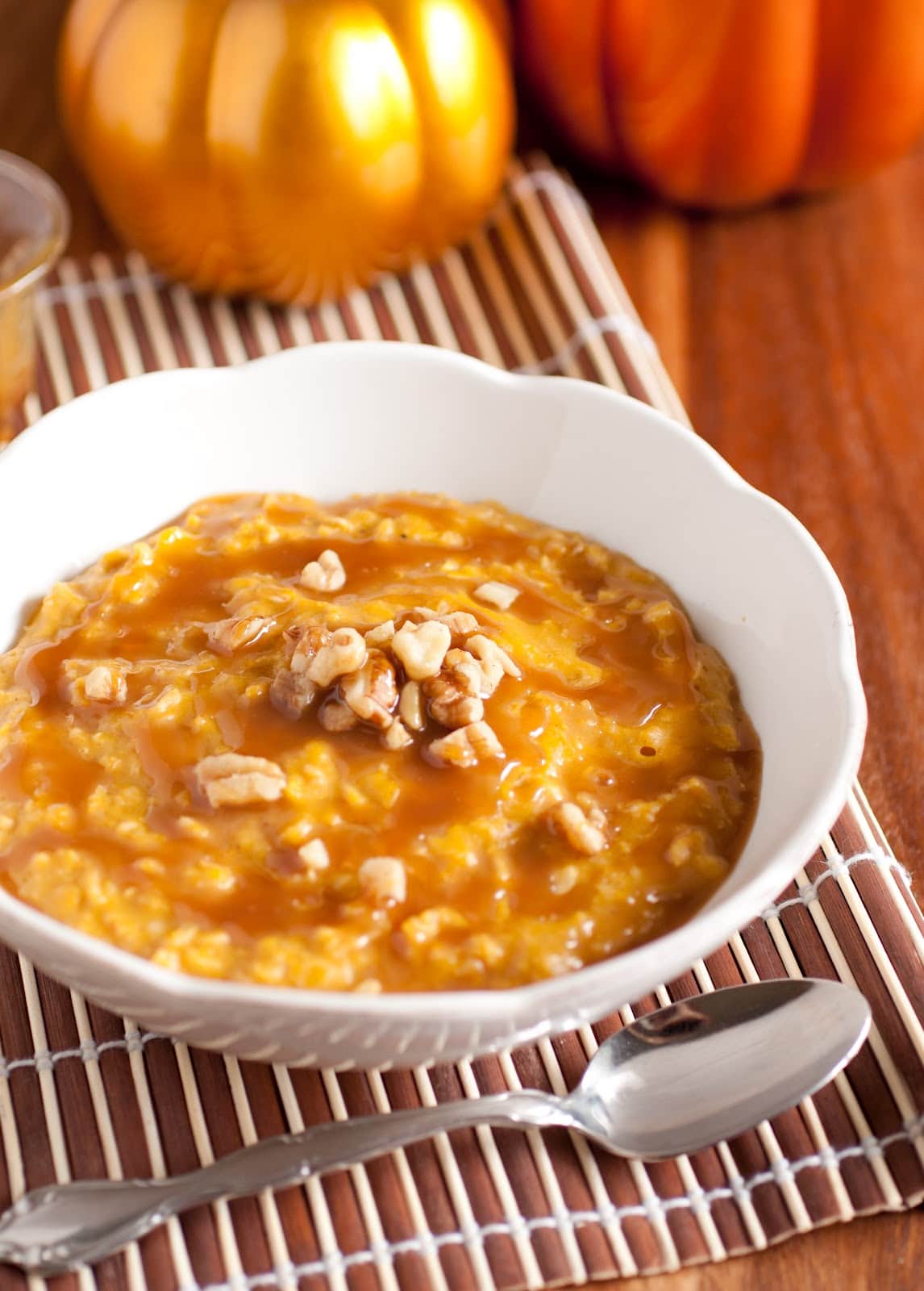 Pumpkin Pie Oatmeal with Caramel Sauce