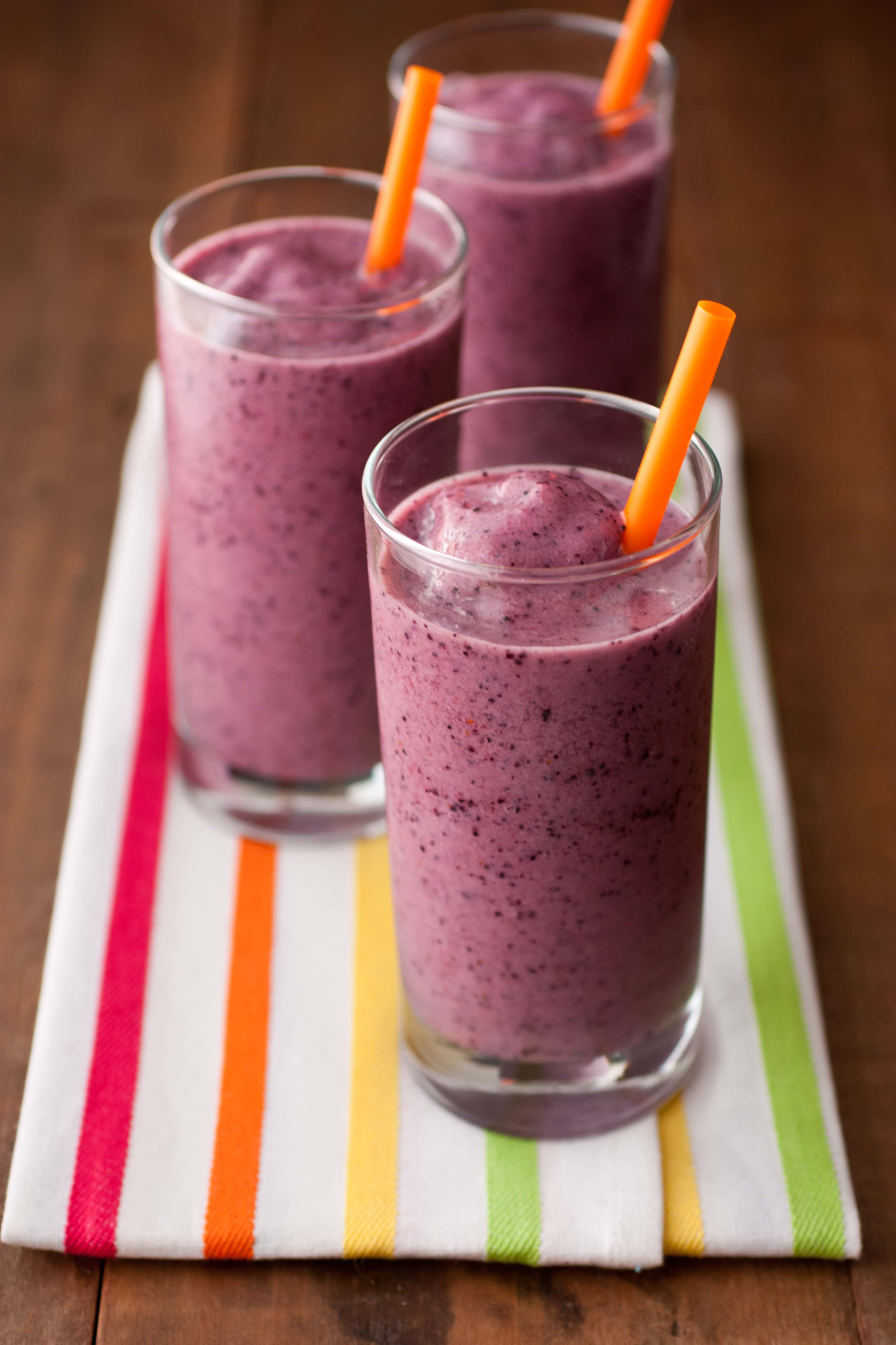Banana Berry Smoothies {Jamba Juice Copycat}