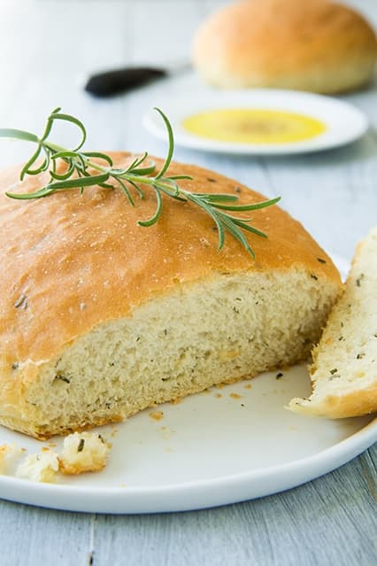 Rosemary Bread {Macaroni Grill Copycat Recipe}