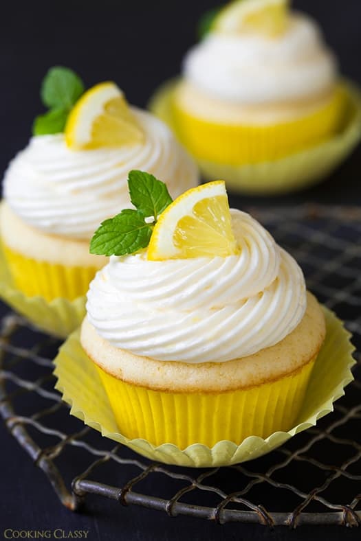 Lemon Cupcakes {with Lemon Buttercream Frosting}