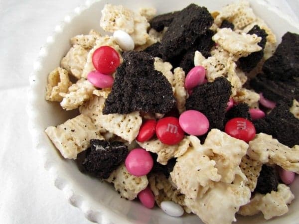 Oreo Crust Mix {Heart Munch}