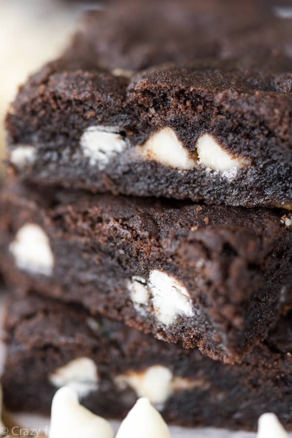 Gooey Oreo Cookie Bars