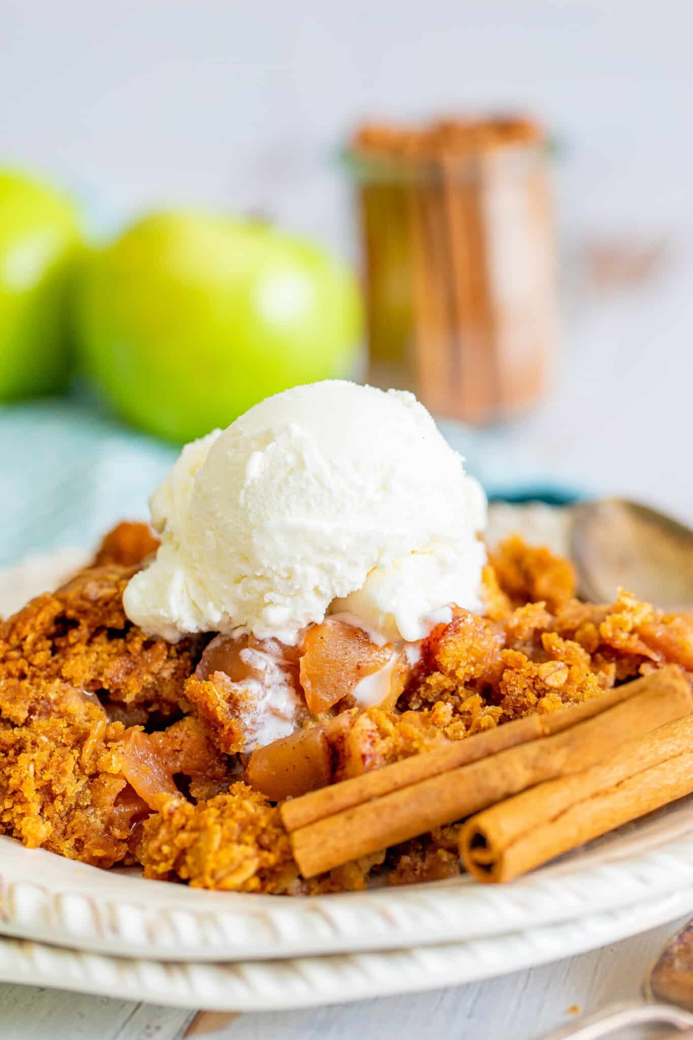 Crockpot Apple Dump Cake Recipe