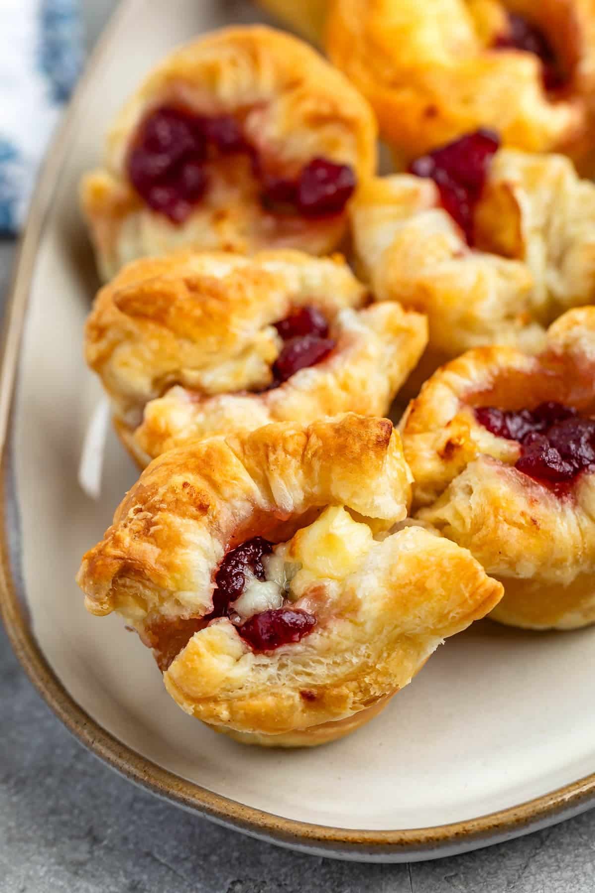 Cranberry Brie Cheese Bites Recipe